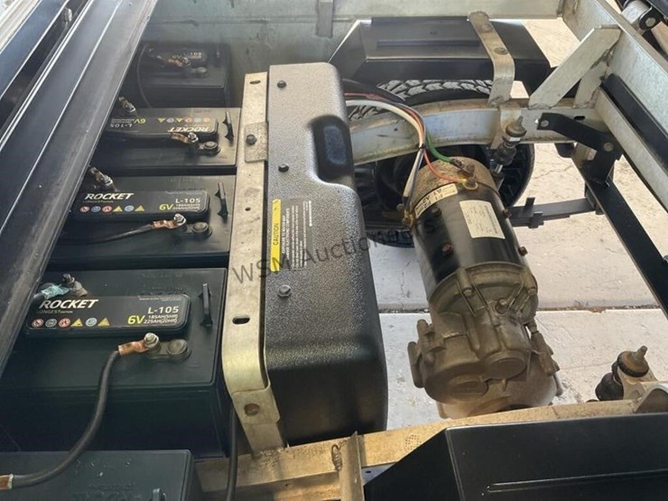 club-car-carryall-2-utility-cart-image-11