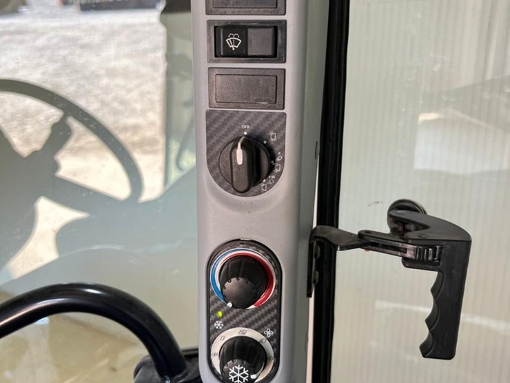 new-holland-t4.75-image-29