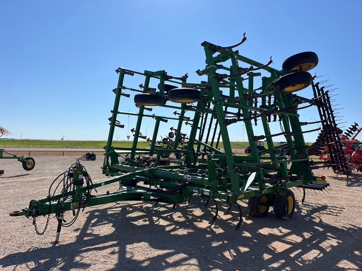 2013-john-deere-2210-image-1