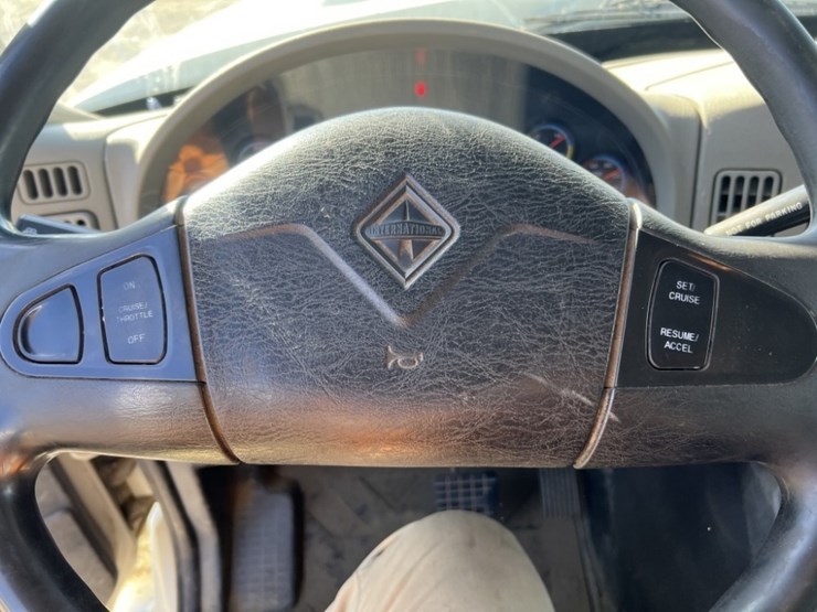 2009-international-7600-image-40