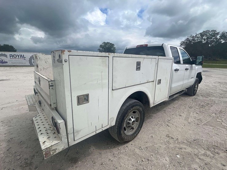 2019-chevrolet-silverado-image-3