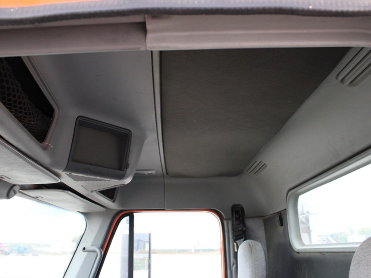 #2063-•-#2063--2006-freightliner-century-classic-s/t-semi-image-47