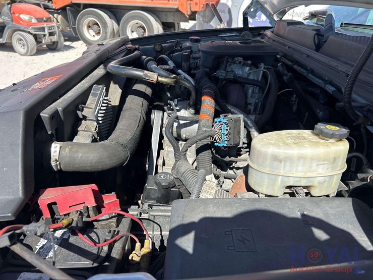 2013-chevrolet-silverado-3500-image-8