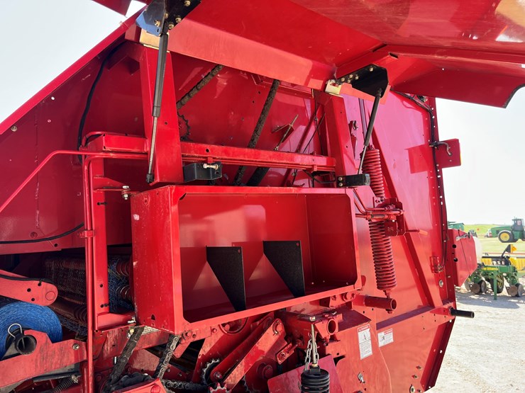 2013-new-holland-br7070-image-17