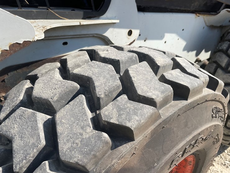 2011-bobcat-s650-image-10