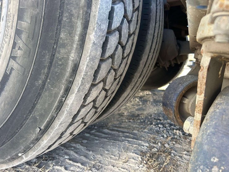 2020-freightliner-m2-106-elgin-whirlwind-series-mv-street-sweeper-truck-image-42