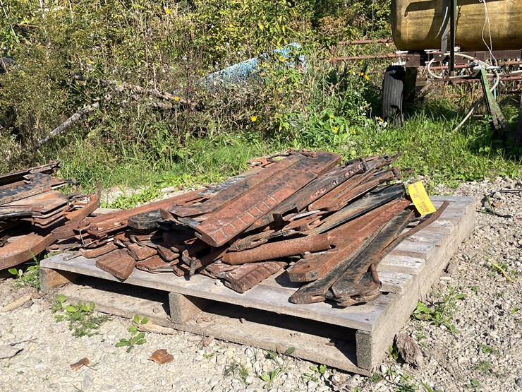 #1041-•-pallet-of-plow-parts-image-1