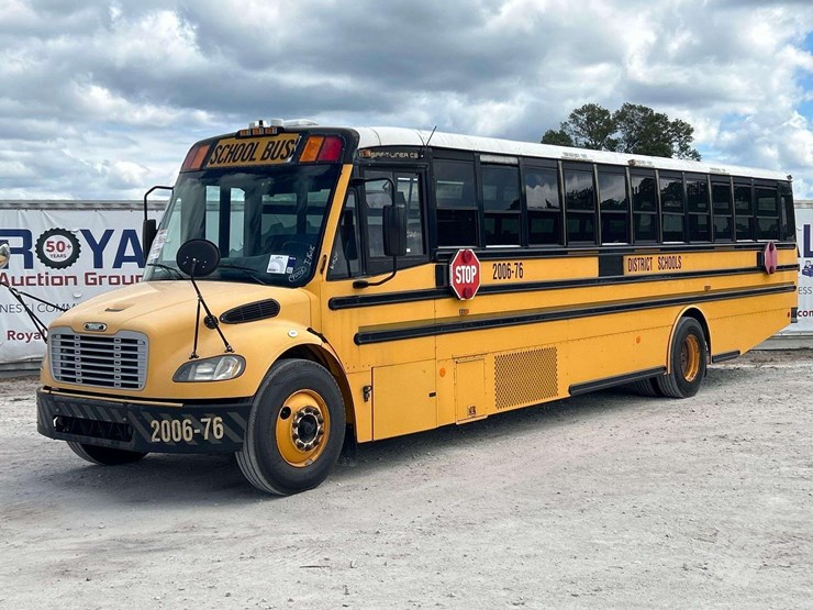 2007-freightliner-b2-image-1