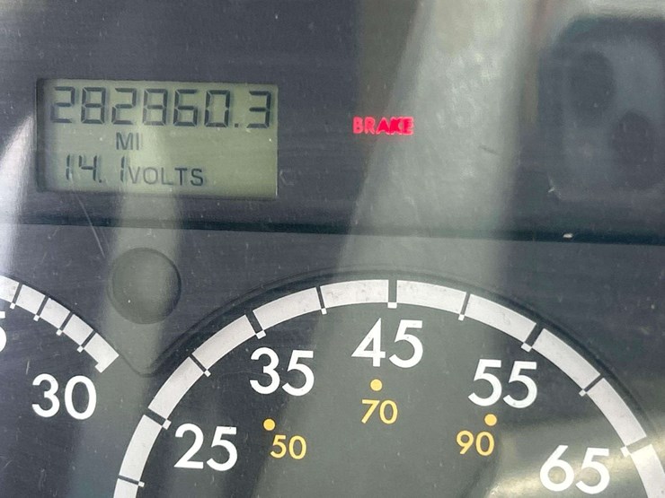 2007-freightliner-b2-image-6