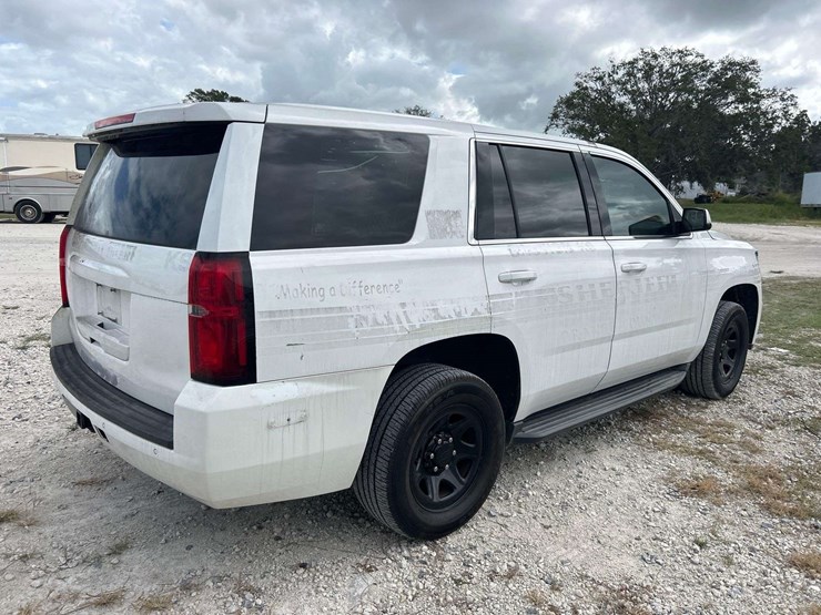 2015-chevrolet-tahoe-image-3