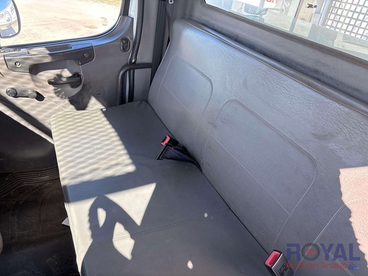 2016-freightliner-m2-106-4x4-altec-bucket-truck-image-65