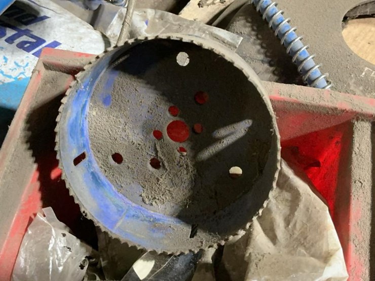 #165-•-trailer-hitch,-tires,-and-assorted-parts-image-5