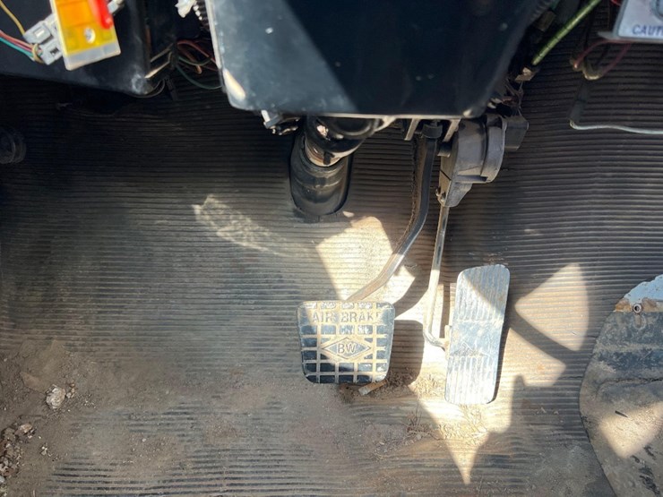 2001-international-4700-image-48