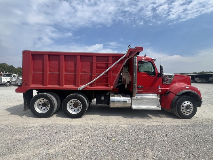 2022-kenworth-w990-image-6