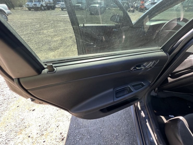 2012-chevrolet-impala-sedan-image-18