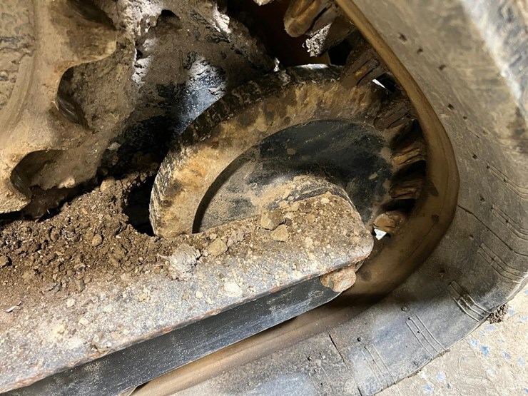 2018-deere-317g-image-15