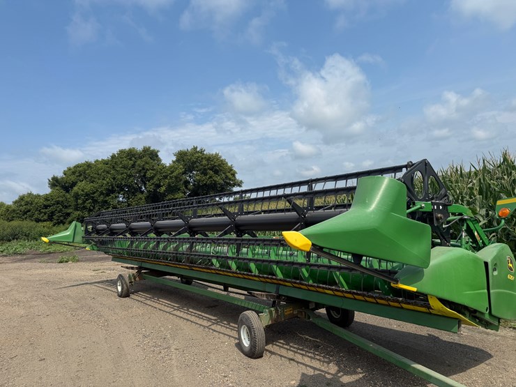 2013-john-deere-635f-image-1