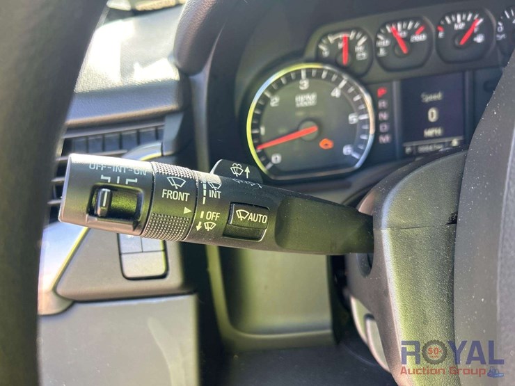 2015-cheverolet-tahoe-suv-image-16