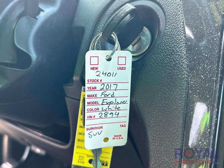 2017-ford-explorer-image-28