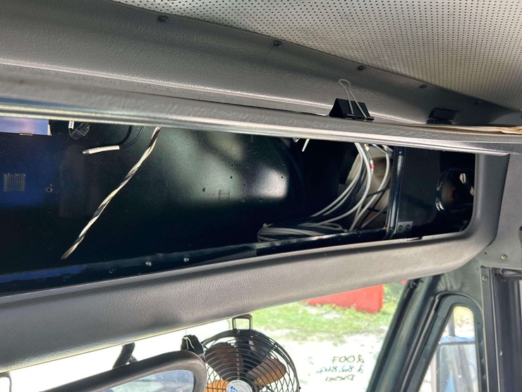 2007-freightliner-b2-image-16