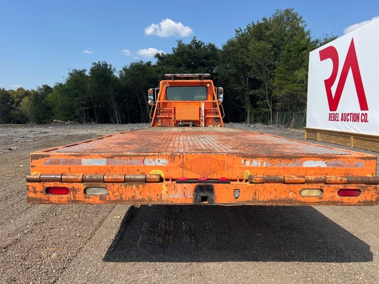 2016-peterbilt-pb337-flatbed-truck-image-3