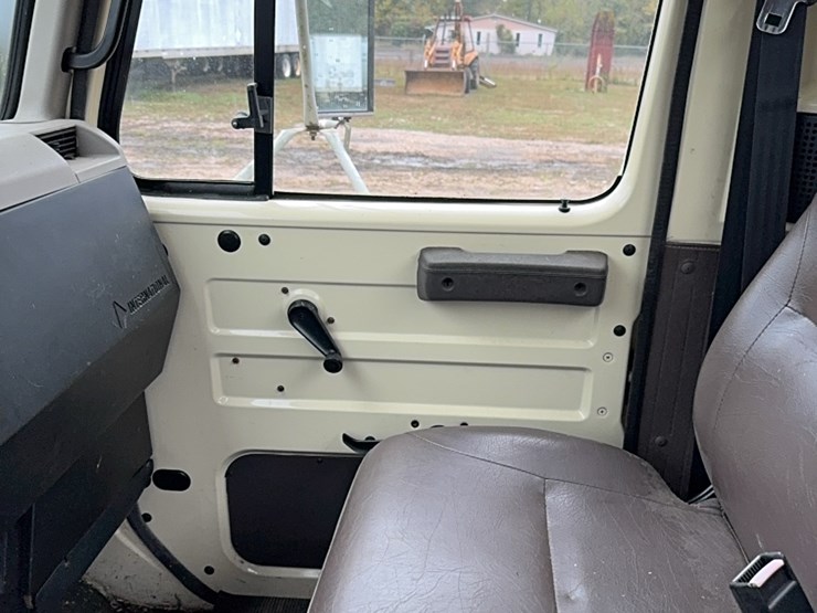 2001-international-4700-image-16