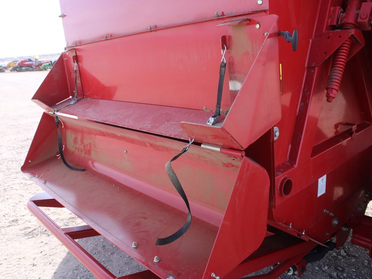 2015-new-holland-roll-belt-560-image-41