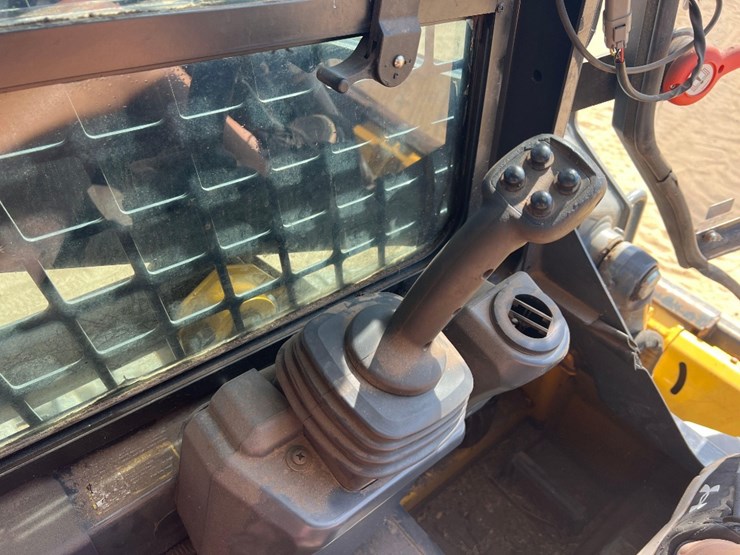 2020-deere-317g-image-26