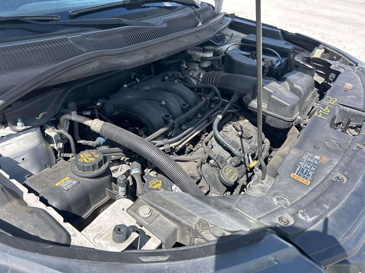 2016-ford-explorer-image-8