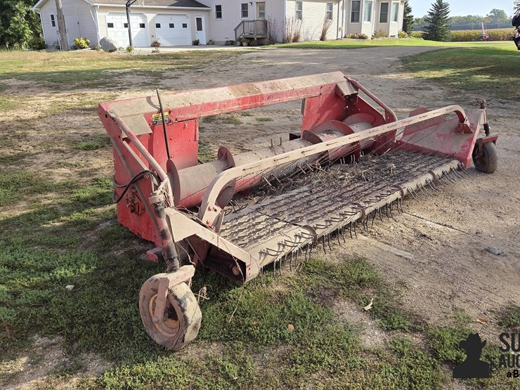 international-810-image-3