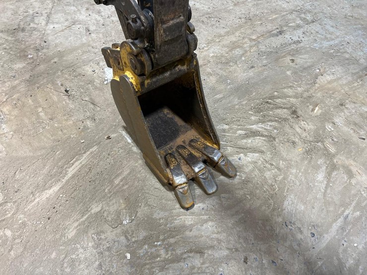 2015-deere-17g-image-11