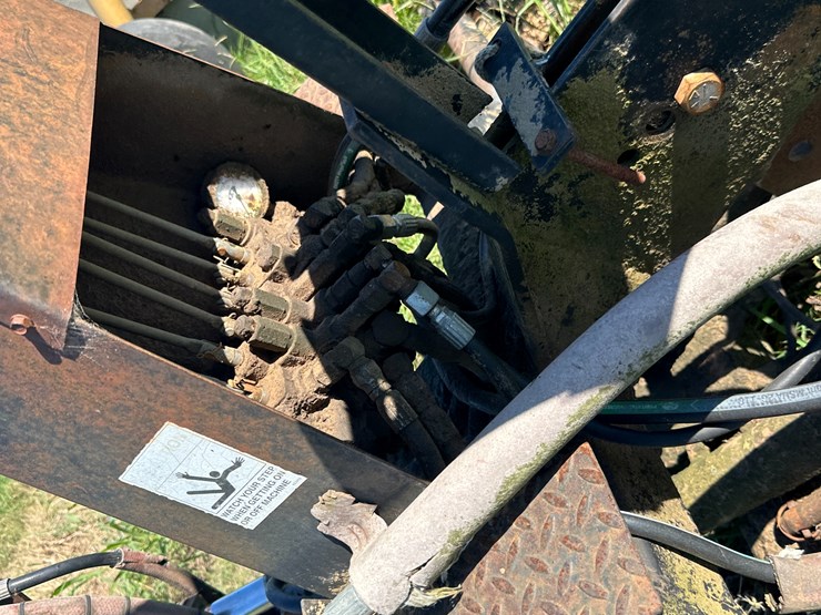 #32227-•-kelley-mfg-b70-backhoe-attachment-image-24