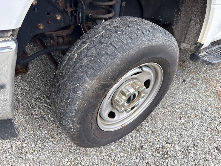 2019-ford-f350-xl-image-13