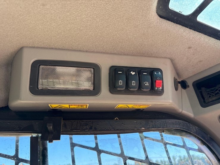 2022-caterpillar-299d3-image-27