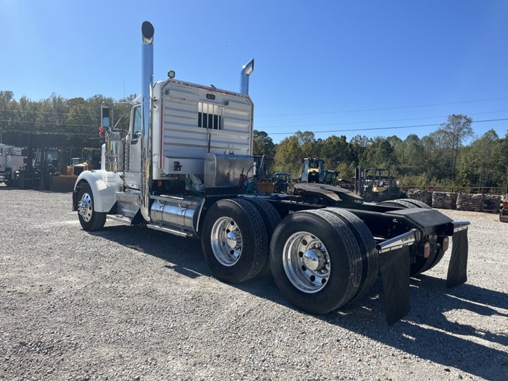 2015-kenworth-w900-image-9