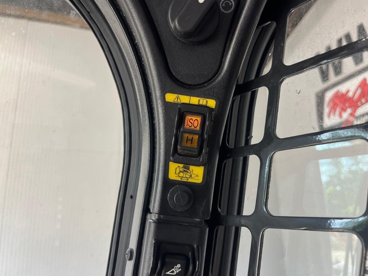 2023-bobcat-s650-image-27