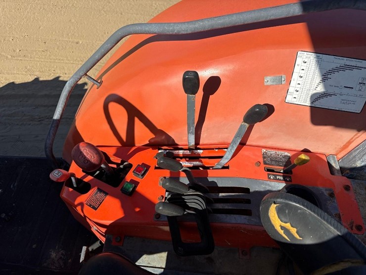 kubota-m955-dual-speed-tractor-image-23