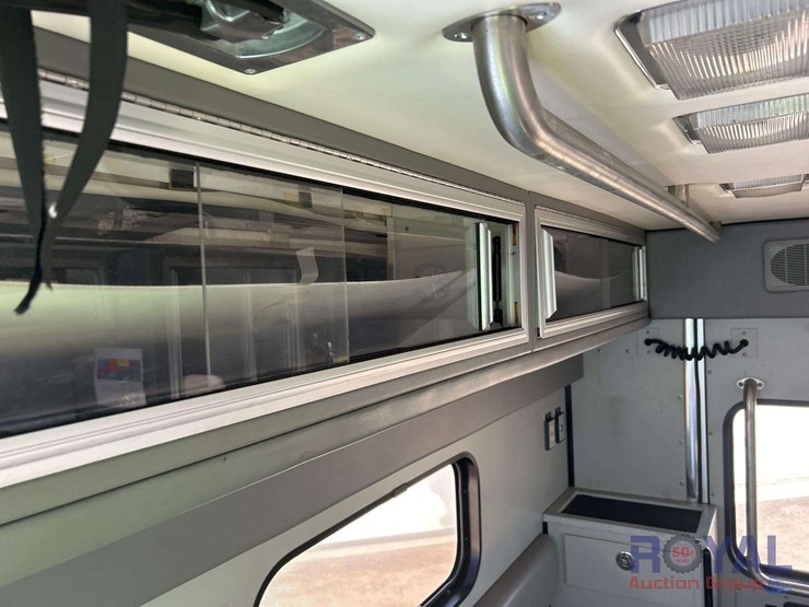 2009-ford-e450-image-28