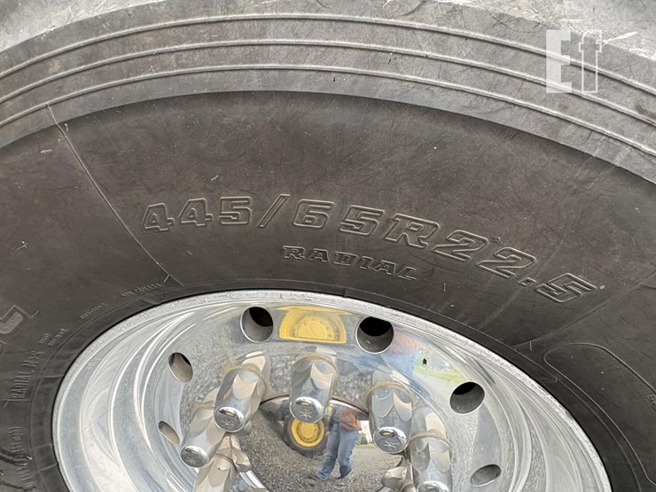 2015-peterbilt-567-image-7