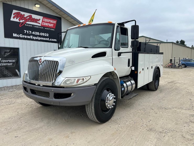 2017-international-durastar-4300-image-2