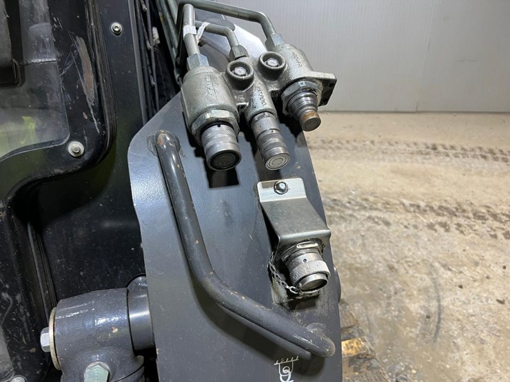 2023-new-holland-c332-image-11