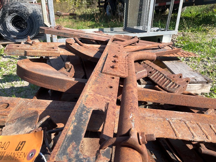 #1040-•-pallet-of-plow-parts-image-16