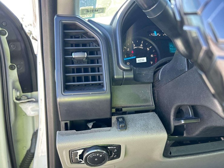 2017-ford-f150-image-16