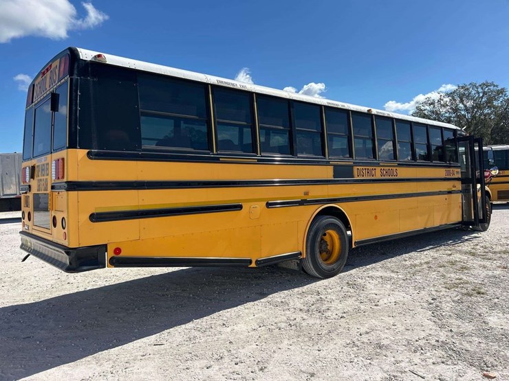 2009-freightliner-b2-image-3