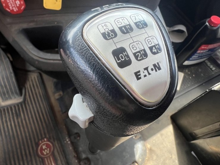 2022-kenworth-w990-image-17