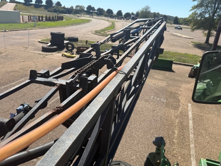 john-deere-4710-image-40