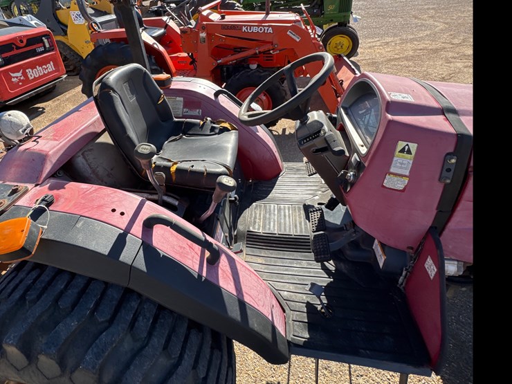 mahindra-2810-image-10