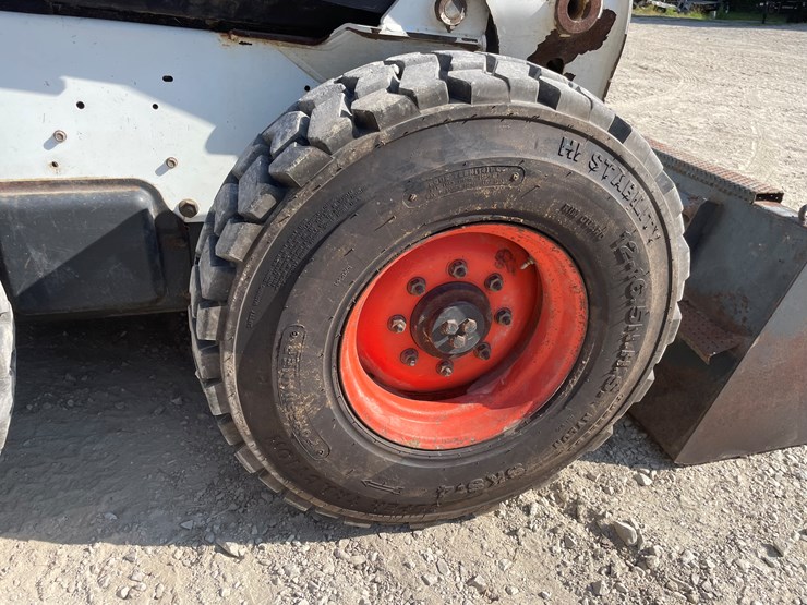 2011-bobcat-s650-image-6