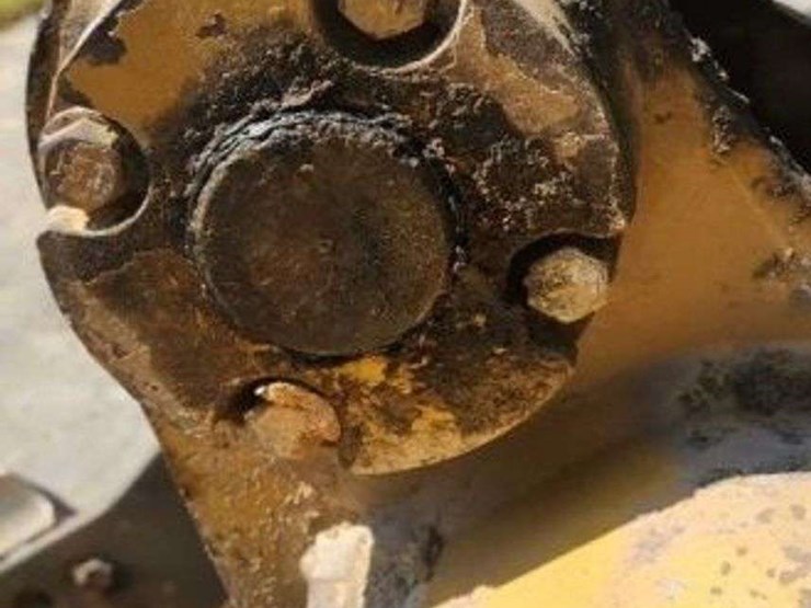 2019-caterpillar-325f-image-11
