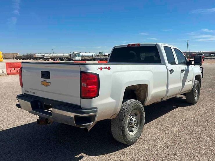 2018-chevrolet-silverado-2500-image-3